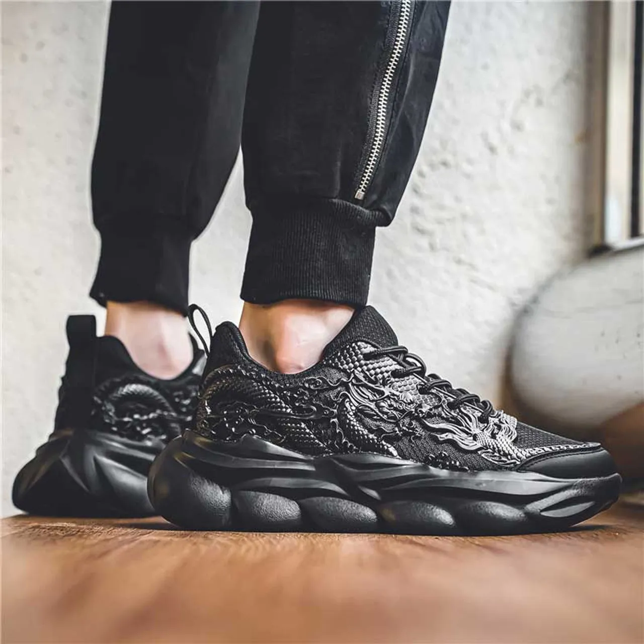 Black dragon pattern sport shoe sneaker