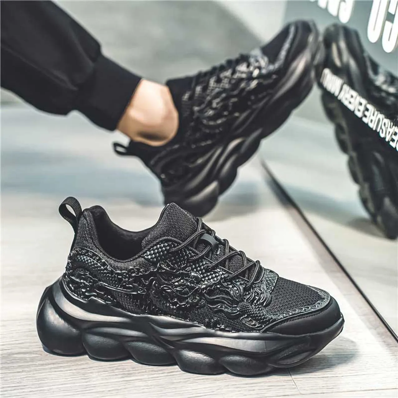 Black dragon pattern sport shoe sneaker