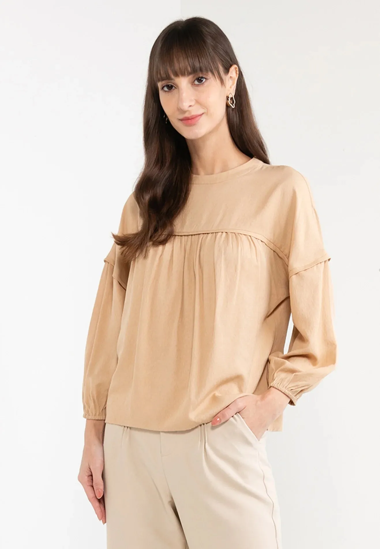 ELLE Apparel Loose Round Neck Layer Blouse