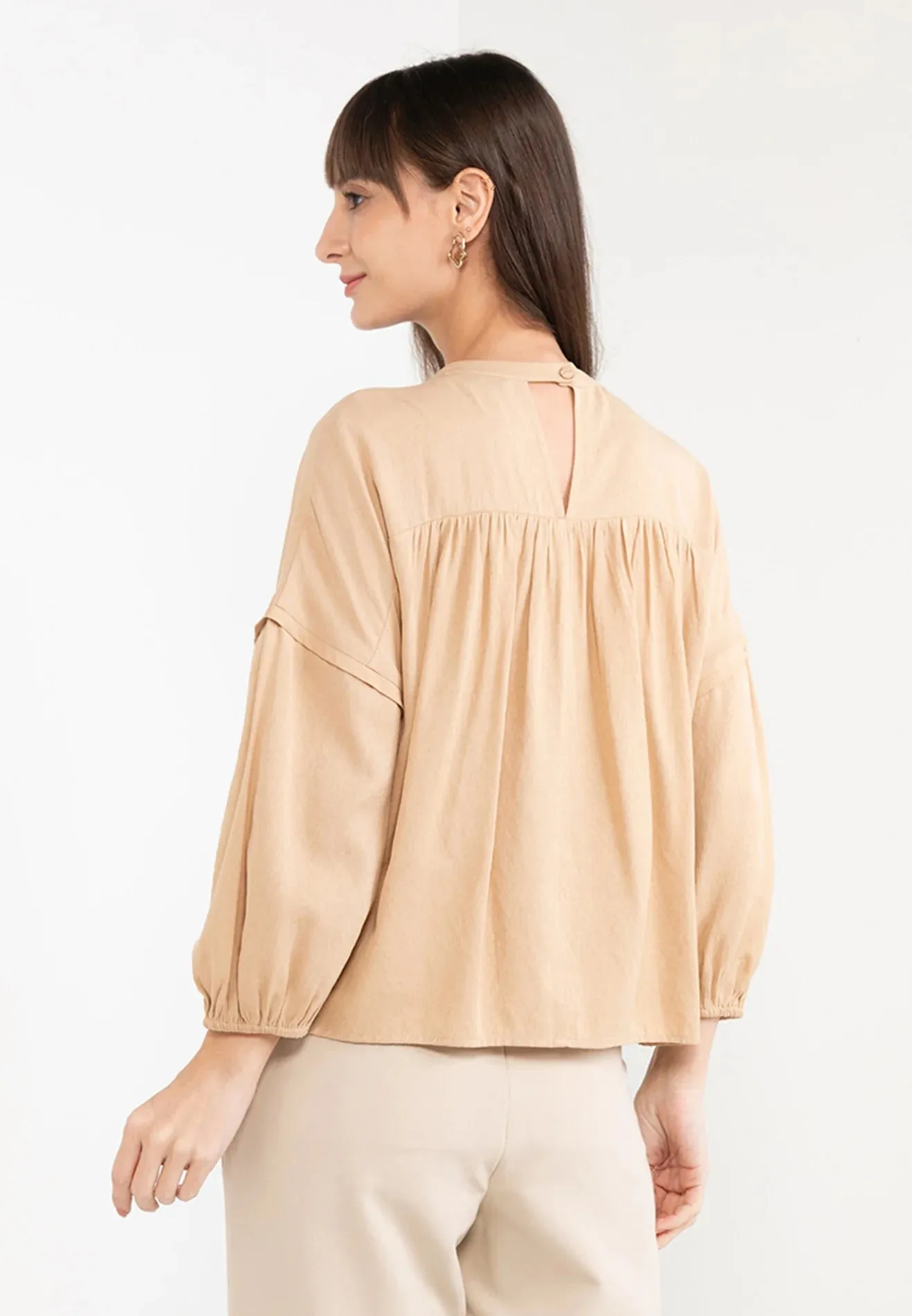 ELLE Apparel Loose Round Neck Layer Blouse