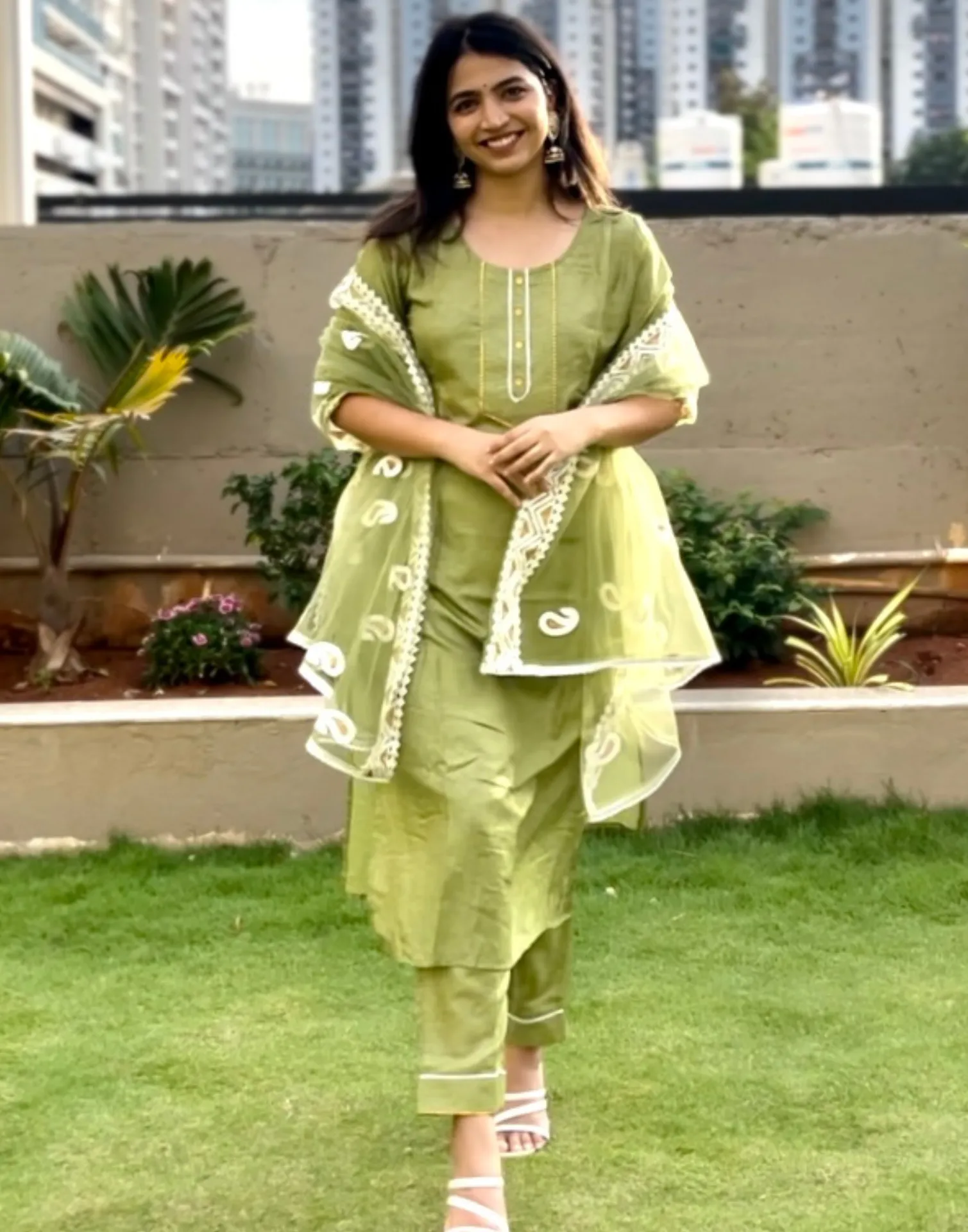 Mehndi Green Silk Plain Straight Kurta With Pant And Dupatta